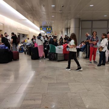 Mexicanos llegan al aeropuerto de Israel para primeros vuelos del puente aéreo