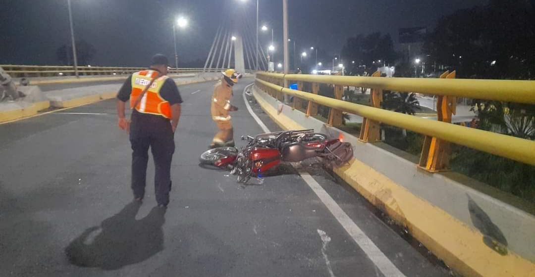 Muere pareja de motociclistas al derrapar en San Andrés Cholula