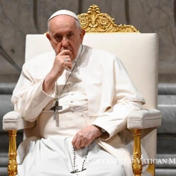 Papa Francisco expresa su tristeza por la masacre de Maine