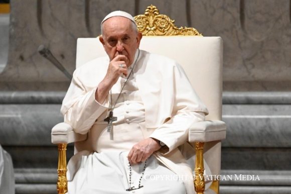 Papa Francisco expresa su tristeza por la masacre de Maine