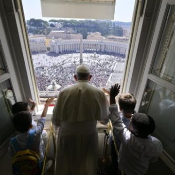 Papa Francisco convoca a niños de todo el mundo para “aprender” de ellos