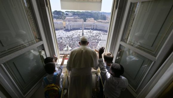 Papa Francisco convoca a niños de todo el mundo para “aprender” de ellos
