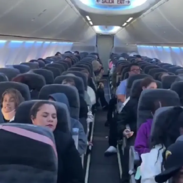 Aterriza en el AIFA primer avión de la FAM con mexicanos rescatados de Israel