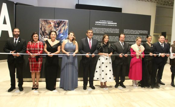 Inaugura Sergio Salomón exposición “Donde el sonido se convirtió en arte”, homenaje póstumo a Leonardo Nierman