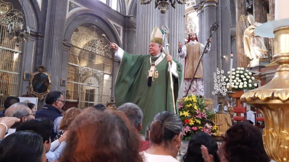 El arzobispo de Puebla llamó a los fieles católicos a orar por la paz del mundo