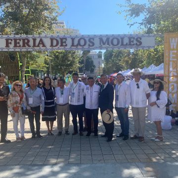 Ciudad de Puebla presente en la Feria de los Moles en Los Ángeles