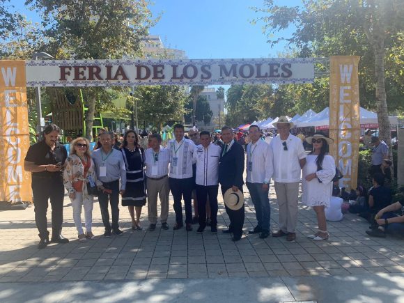 Ciudad de Puebla presente en la Feria de los Moles en Los Ángeles