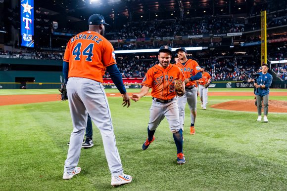 Los Astros apalean a los Rangers y empatan la Serie de la Liga Americana
