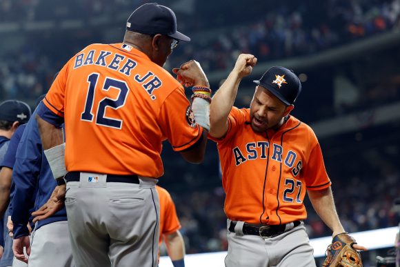 Los Astros se imponen a los Rangers para quitarles el invicto en playoffs