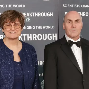 Premio Nobel de Medicina a los 2 “padres” de la vacuna Covid