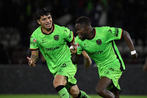 Con susto incluido, los Bravos vencieron al San Luis en partido pendiente