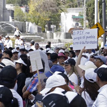 Trabajadores del Poder Judicial y estudiantes se manifiestan en el Senado