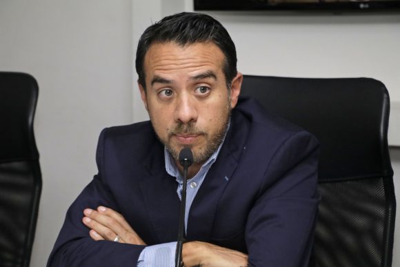 Claudia Rivera, “vive en un mundo paralelo y está fuera de la realidad”: Oswaldo Jiménez