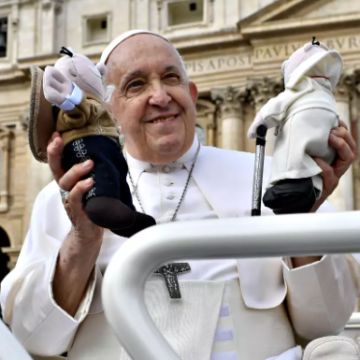 ¡Llegué hasta el Vaticano!; Papa Francisco tiene su propio Dr. Simi