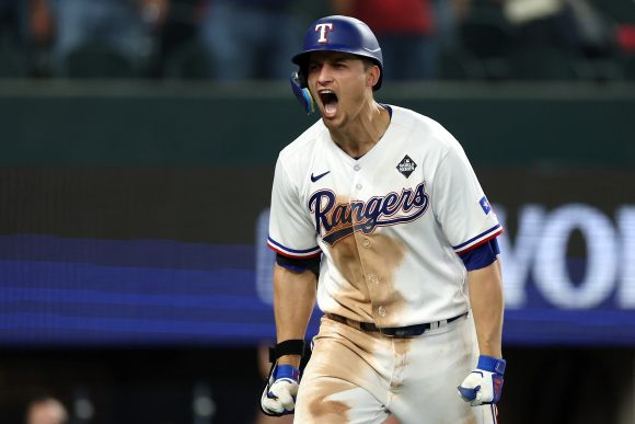 ran Los Rangers dejan tendidos a los D’backs en el primer juego de la Serie Mundial