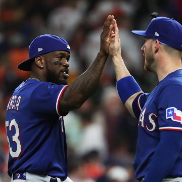 Los Rangers toman ventaja ante los Astros en la final de la Americana