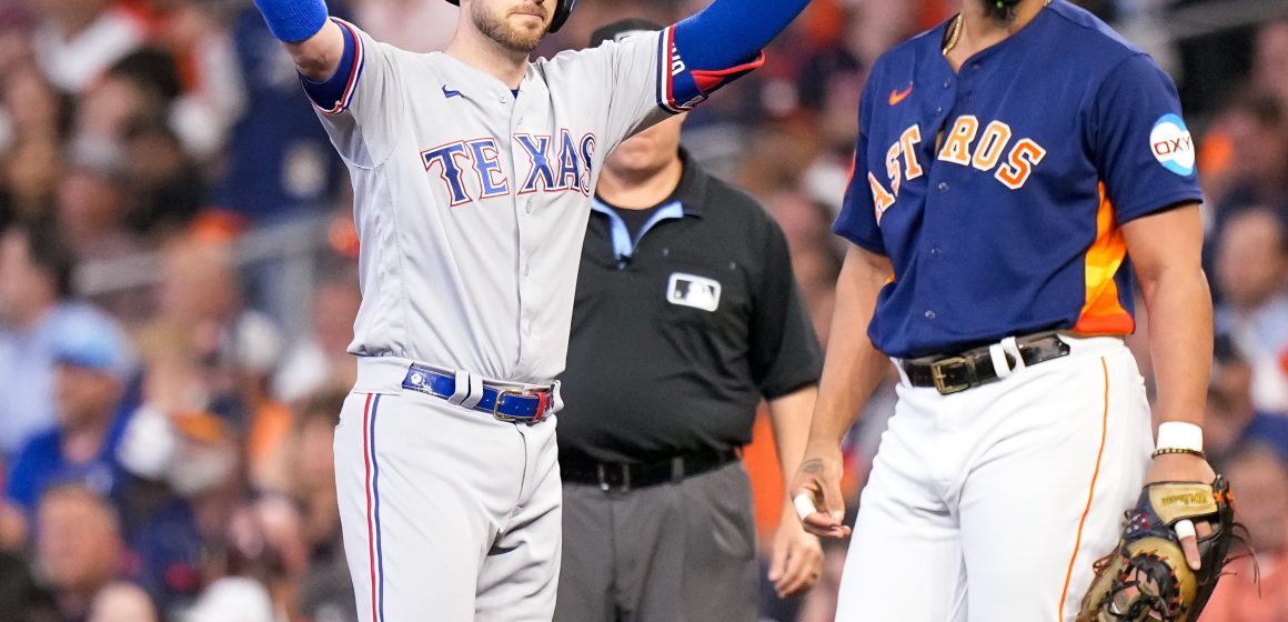 Los Rangers superaron a los Astros y tienen ventaja de dos juegos en la serie por el título de la Americana