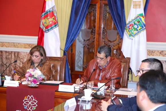 Sostiene Sergio Salomón reunión de trabajo con Lorena Cuéllar Cisneros, gobernadora de Tlaxcala