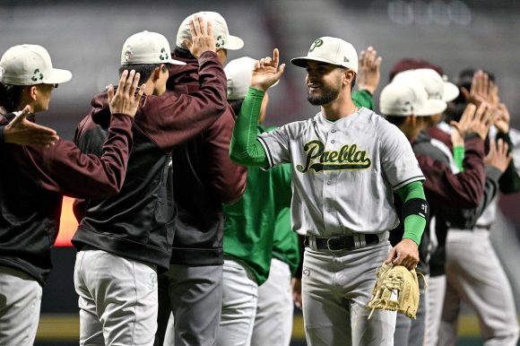 El combinado de los Pericos de Puebla se coloca a un triunfo del título en la Liga Invernal