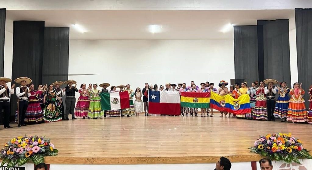 Reciben a Colombia, Chile, Ecuador y Bolivia en Festival Folklore “Viva la Danza” en Texmelucan