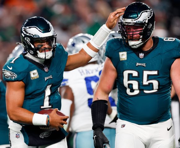 Las Águilas vuelan alto en la NFL, superaron a los Vaqueros para sumar su octavo triunfo