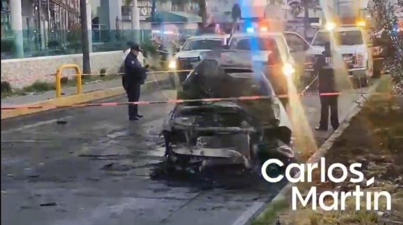 (VIDEO) Mueren tres jóvenes calcinados tras choque en Vía Atlixcáyotl