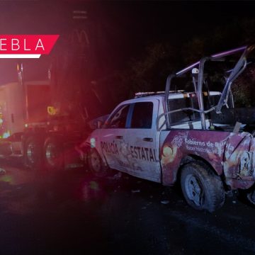 Trailero embiste a operador de grúa sobre la autopista México-Puebla