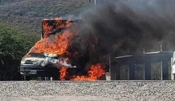 Realizan bloqueos tras captura del “CR” en Jalisco