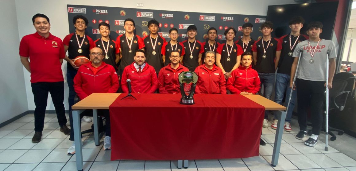 Las Águilas de Prepa UPAEP presentaron trofeos y medallas que los acredita como Campeones Nacionales