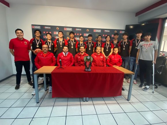 Las Águilas de Prepa UPAEP presentaron trofeos y medallas que los acredita como Campeones Nacionales