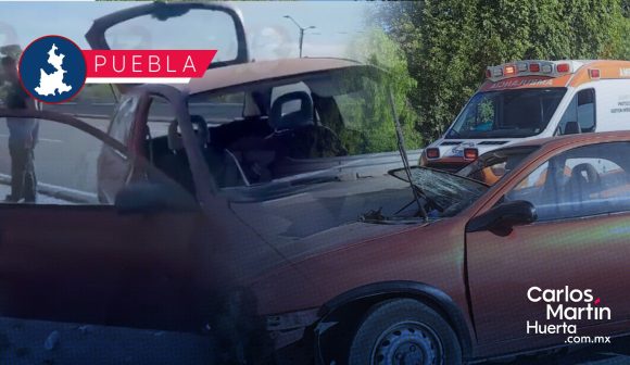 Chevy se estrella contra muro de contención en Periférico Ecológico; hay dos heridos