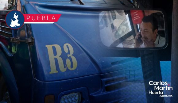 Chofer de la Ruta 3 es captado hablando por teléfono y fumando; investigan el caso