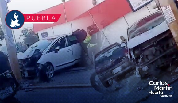 Ebrio sujeto atropella motociclista y después se estrella contra un poste en la 11 Sur