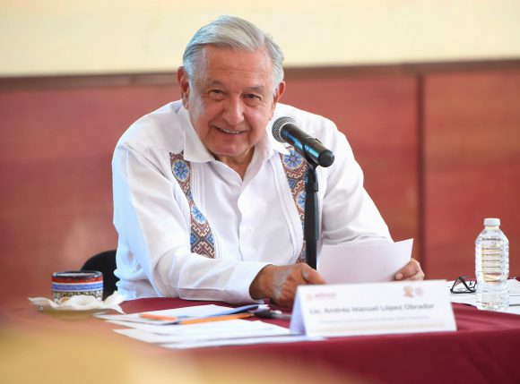 AMLO culpa a maestros por no asistir a la inauguración de CRIT en Tlapa, Guerrero