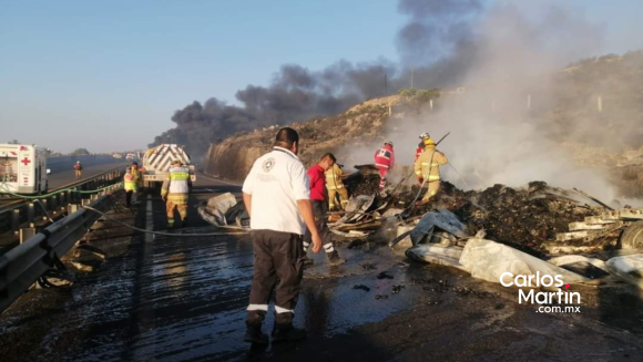 INCENDIO PIPAS PUEBLA-ORIZABA 10 horas permaneció cerrada la autopista Puebla – Córdoba por volcadura e incendio de pipas
