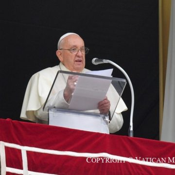 “No sólo las adicciones y las modas sofocan nuestra libertad”: Papa Francisco