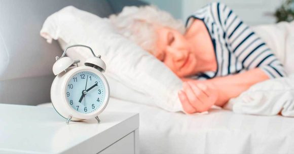 ¿Duermes 5 horas o menos? este mal hábito eleva el riesgo de padecer enfermedades crónicas