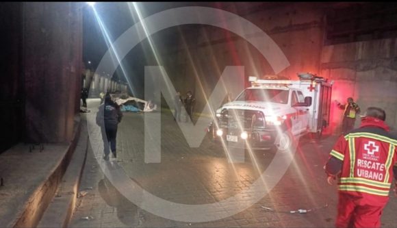 Muere joven tras volcar su automóvil en el Distribuidor Juárez-Serdán