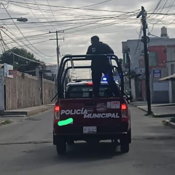 Comerciantes detienen y amarran a presunto ladrón en Amozoc