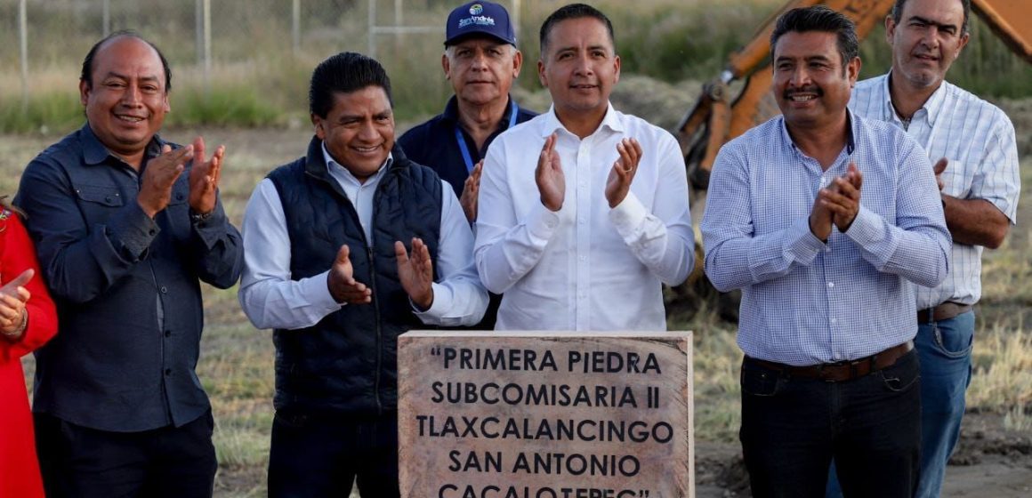 Colocan la primera piedra de la subcomisaría II Tlaxcalancingo-Cacalotepec