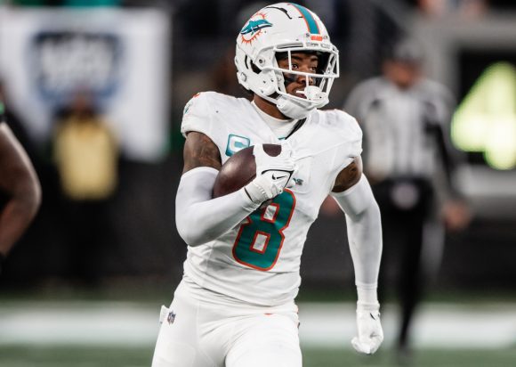 Los Delfines superan a los Jets en histórico duelo en “Black Friday”