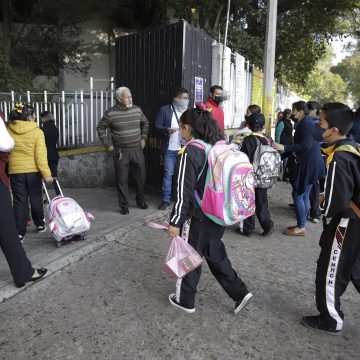 Inicia horario de invierno en escuelas de Puebla