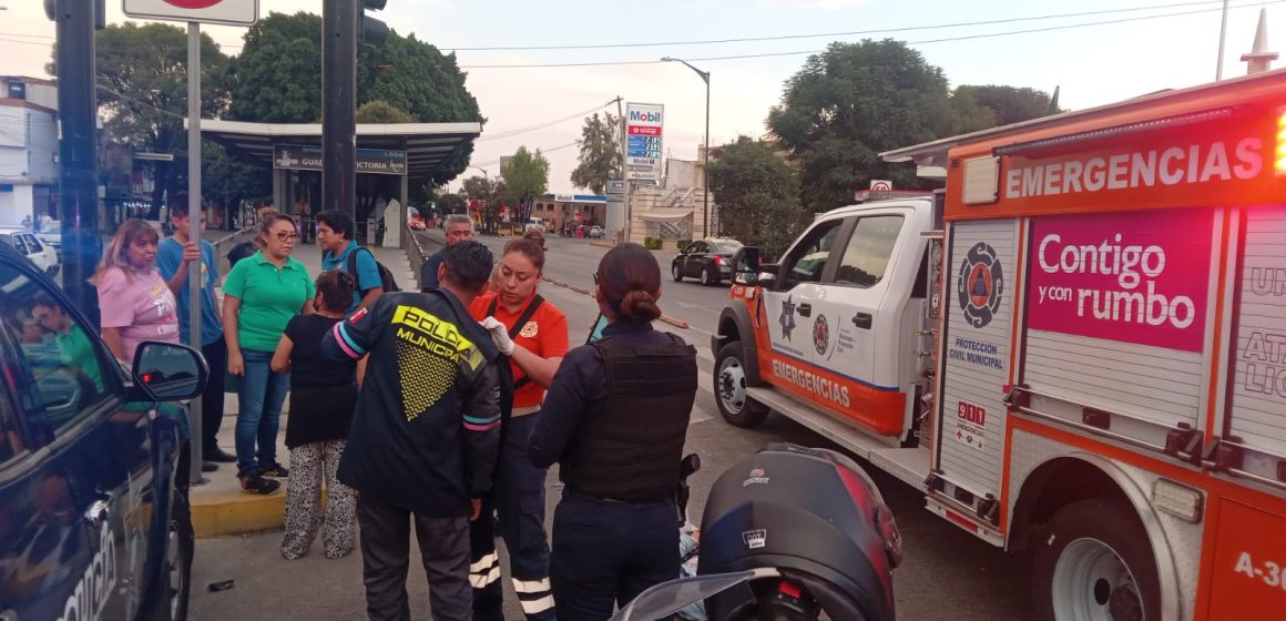 Automovilista choca contra motopatrulla y lesiona a policía y un civil en bulevar Norte