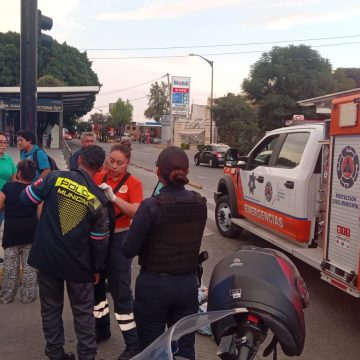 Automovilista choca contra motopatrulla y lesiona a policía y un civil en bulevar Norte