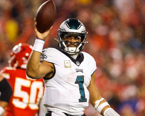 Las Águilas de Filaldelfia se imponen a los Jefes y se mantienen líderes en la Conferencia Nacional