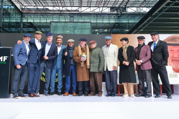 Manuel Lapuente recibe merecido homenaje como Leyenda del Futbol Mexicano