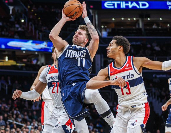 Los Mavericks de Dallas mantienen el paso en el arranque de la campaña en la NBA