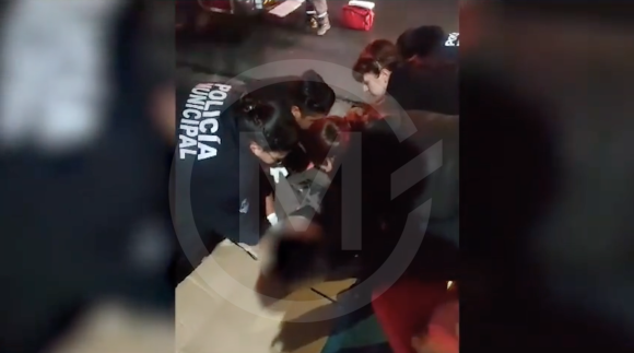 VIDEO Nace una bebé en plena vía pública en el Barrio del Alto