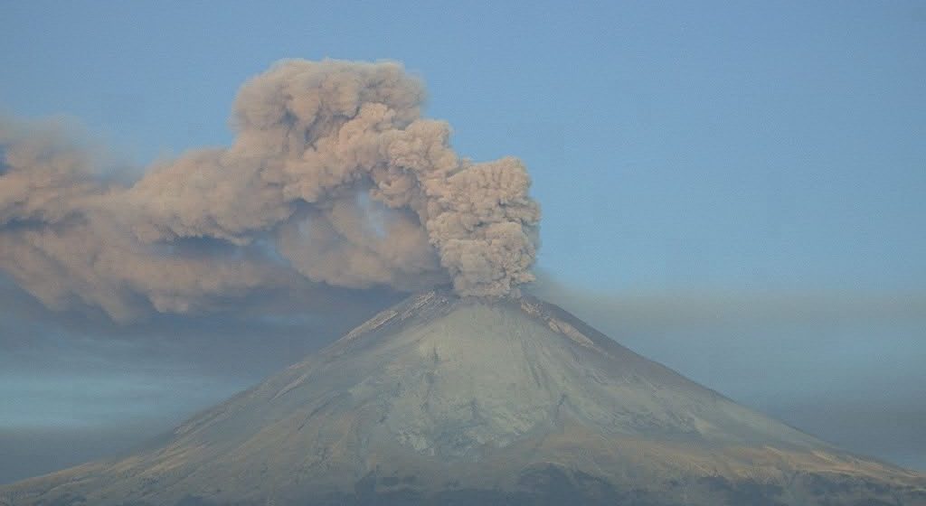 Intensa actividad en el volcán Popocatépetl