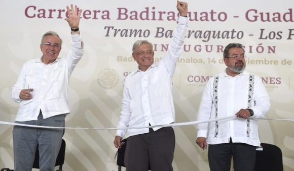 AMLO inaugura tramo carretero en Badiraguato, Sinaloa